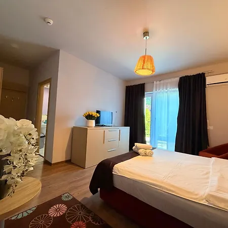 Sangria Luxury Family בית הארחה Năvodari